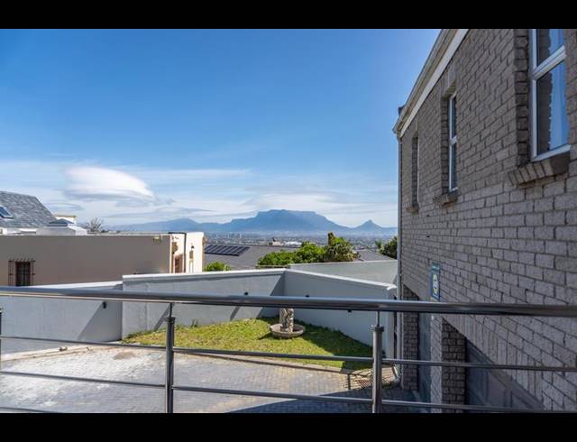 6 BEDROOM HOUSE FOR SALE IN PLATTEKLOOF